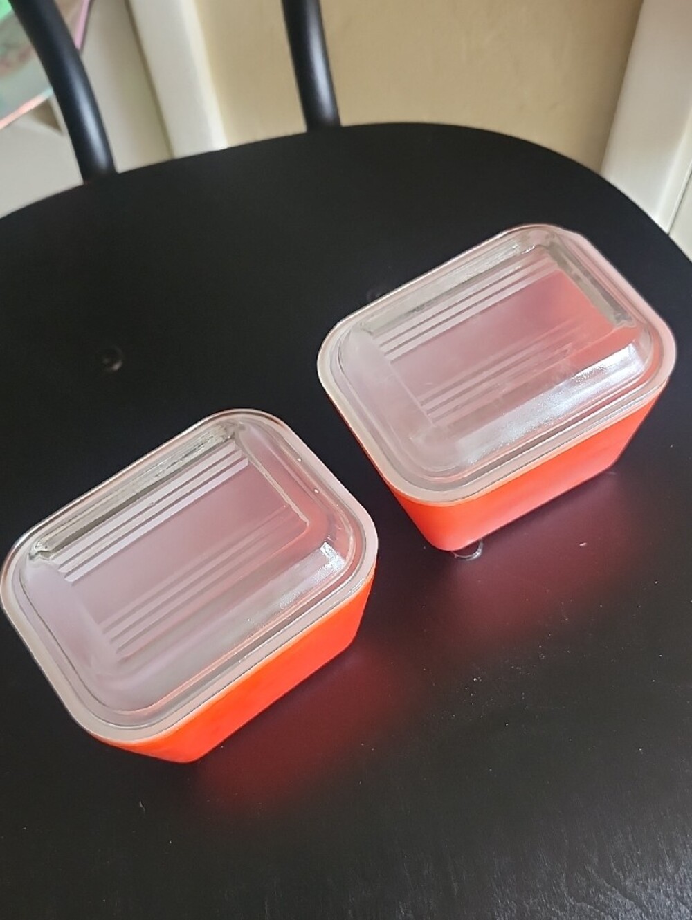 Set of 2 Pyrex Vintage Glass Refrigerator Dishes with Lids - Picture 2 of 12